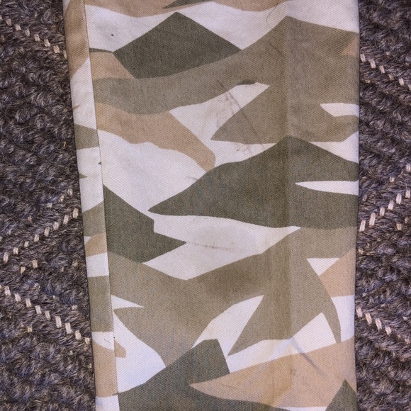 Scotch & Soda Forest-Camo Pleated Cargo Pants - Picture 11 of 12